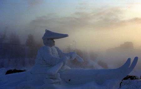 Bidarka snow sculpture